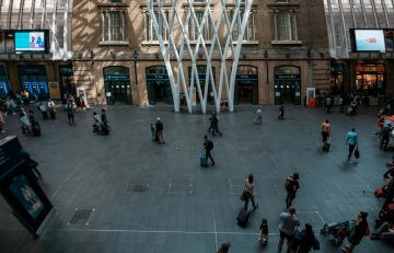 The atmosphere of the train station when the holiday season arrives